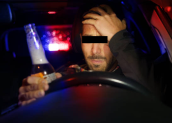 Șofer ”ninja” cherchelit, identificat pe străzile Sucevei, în noaptea de Înviere. Polițiștii l-au oprit pentru că circula în zig-zag, cu farurile stinse