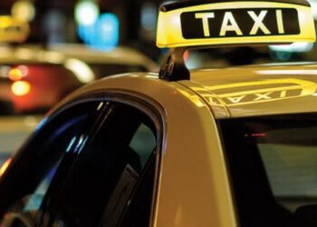 Un taximetrist abțiguit a lovit cu mașina o femeie care traversa regulamentar o stradă din Vatra Dornei