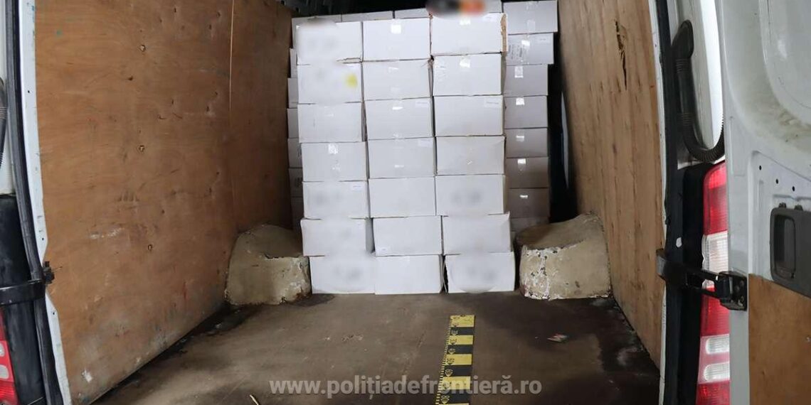 FOTO Dosar penal pentru un bărbat care a încercat să treacă frontiera cu 6 tone tutun de narghilea cu documente falsificate