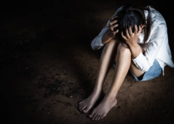 Copilă de 15 ani, batjocorită sexual de părinții și frații săi, ani de zile. Părinții au fost condamnați definitiv la peste 10 ani de închisoare fiecare, iar doi dintre frații victimei au primit câte șapte ani de închisoare