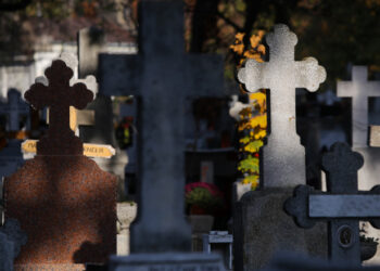 Un bătrân de 76 de ani a murit în cimitir, în timpul unei înmormântări, pe raza localității Hănțești