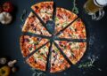 Bucura-te de gusturile autentice italienesti la tine acasa cu serviciul de comandat pizza