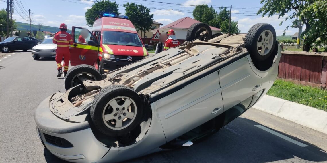 FOTO Accident rutier pe raza localității Călugăreni. O tânără de 23 de ani a fost transportată la spital