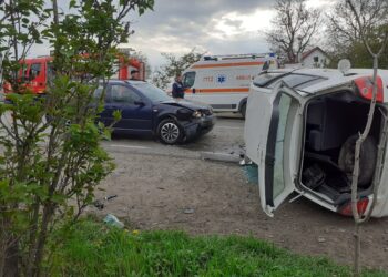 FOTO Accident rutier pe raza localității Bălcăuți, între trei autoturisme. 10 persoane au fost implicate în evenimentul rutier