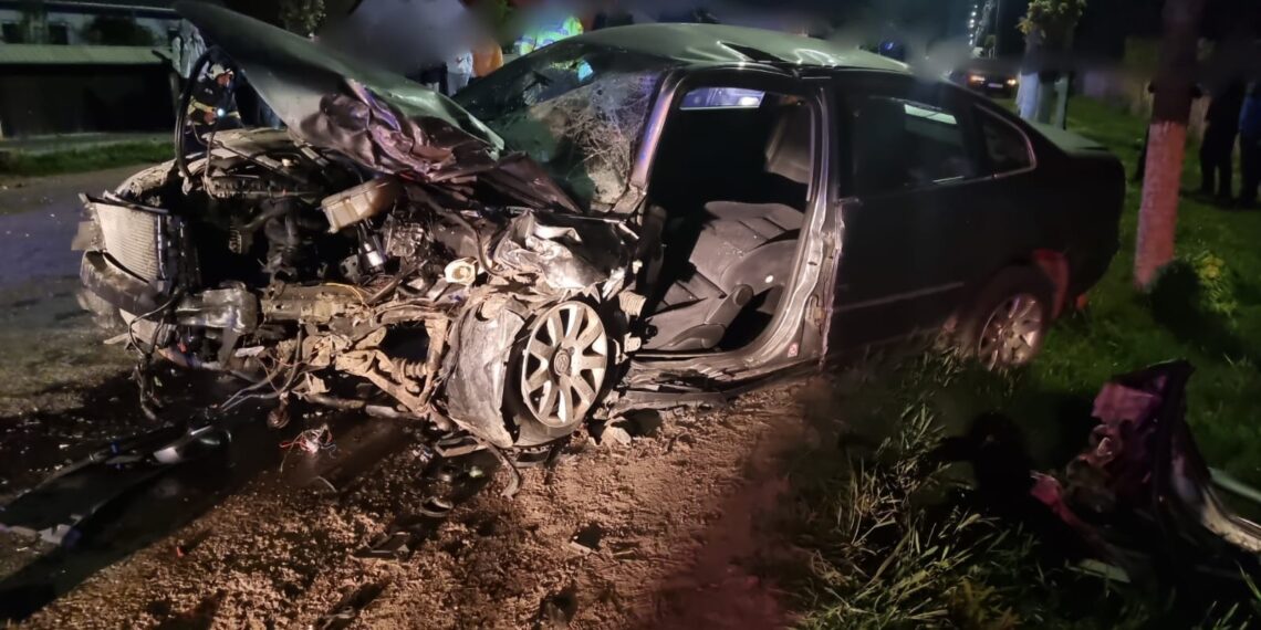 FOTO Grav accident rutier pe raza localității Vicovu de Sus. Cinci tineri au fost răniți, dintre care unul se afla în comă