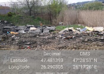 FOTO O firmă a fost amendată cu 27.500 de lei, pentru că și-a ”uitat” deșeurile pe malul stâng al canalului de scurgere al Acumulării Pocoleni. Deșeurile au blocat canalul