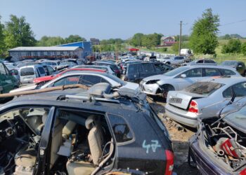 FOTO Garda de Mediu Suceava a amendat cu 60.000 de lei un operator cu activități de dezmembrare autovehicule