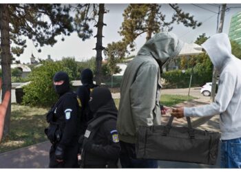 Drogurile colcăie în municipiul Suceava, iar autoritățile se prefac că luptă cu acest fenomen. Un individ a fost condamnat la amendă penală de 2.250 de lei pentru că avea 0,17 grame de canabis în rucsac