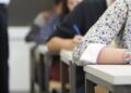 Președintele Comisiei de Examinare care a înjurat-o pe o elevă pentru că s-a legitimat la examenul de Bacalaureat cu permisul de conducere a fost condamnat definitiv la închisoare cu suspendare: ”Du-te în p***a mă-tii, nesimţito!/ Cu permisul de conducere te legitimezi acasă la mă-ta, proasto”