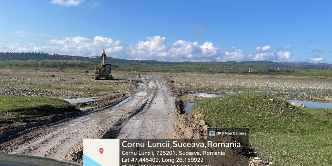 FOTO Amendă de 75.000 de lei pentru un operator economic care a exploatat ilegal agregate minerale din râul Moldova, în comuna Cornu Luncii