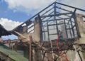 FOTO Incendiu la o gospodărie din Poiana Mărului. Două femei au suferit atacuri de panică