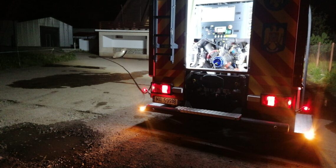 FOTO Incendiu la Piscina Laguna din Rădăuți, după programul de funcționare