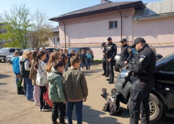 Polițiștii suceveni au desfășurat acțiuni pentru prevenirea faptelor de violență în mediul școlar