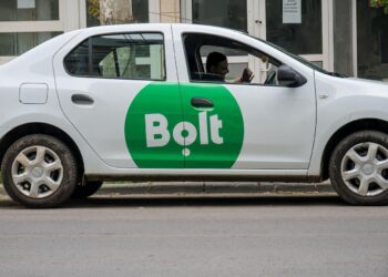 Un individ cherchelit s-a pricopsit cu un dosar penal, după ce s-a plimbat cu o mașină Bolt pe ruta Complexul Zamca – orașul Salcea – restaurantul Vivendi și la final i-a spus șoferului că nu are bani. Valoarea cursei era de 76 de lei