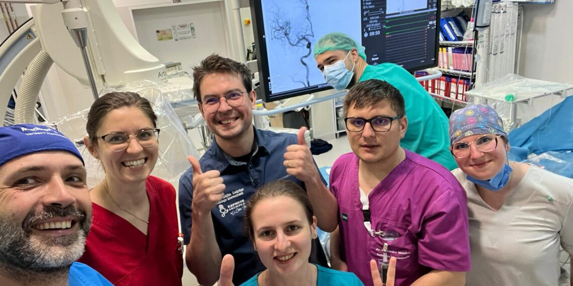 Angajat al Spitalului de Urgență Piatra Neamț, salvat de neurologi și intervenționiști la SJU Suceava. Pacientul a suferit un AVC în timpul serviciului