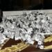 FOTO Polițiștii de frontieră au descoperit o tânără de 19 ani care se plimba cu 450 de pachete cu țigări de contrabandă asupra sa