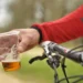 Un puștan de 17 ani a ajuns la spital după ce s-a cherchelit și a căzut de pe bicicletă. Tânărul a dat cu fața de sol