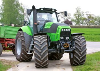 Peste cinci ani de închisoare pentru un țepar de pe internet. Individul i-a promis unui bărbat că-i aduce un tractor din străinătate, dar s-a făcut dispărut după ce s-a trezit cu avansul în cont