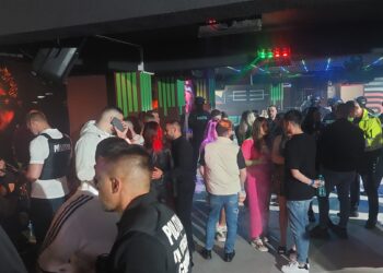 Polițiștii au suspendat activitatea discotecii Azteka din Cajvana pentru 30 de zile. Administratorul a fost amendat cu 1.500 de lei