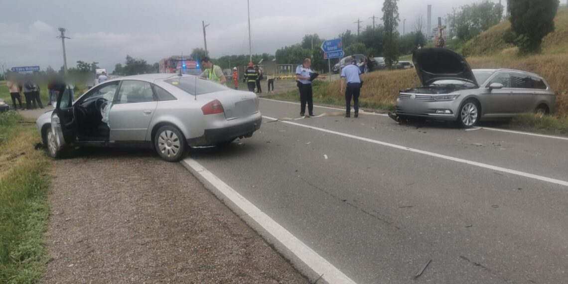 FOTO Accident rutier pe raza localității Capu Codrului. O femeie și copilul ei au fost transportați la spital