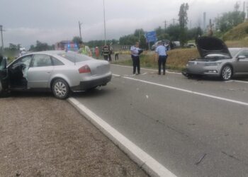 FOTO Accident rutier pe raza localității Capu Codrului. O femeie și copilul ei au fost transportați la spital