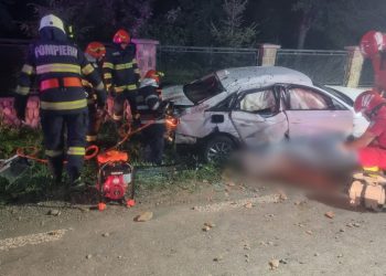 FOTO Un tânăr și-a pierdut viața după ce a ieșit cu mașina în afara unui drum de pe raza localității Frătăuții Vechi