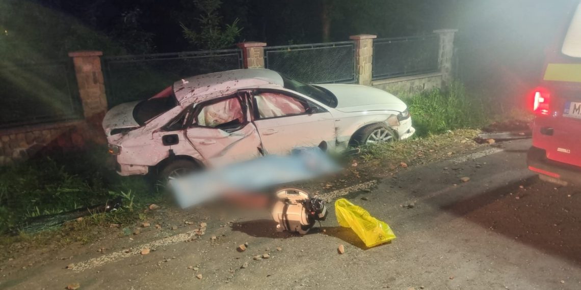 FOTO Un tânăr și-a pierdut viața după ce a ieșit cu mașina în afara unui drum de pe raza localității Frătăuții Vechi