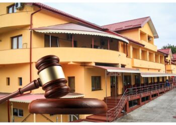 Patru scandalagii bătăuși au fost condamnați la amenzi penale de câte 5.100 de lei pentru că au tulburat ordinea și liniștea publică făcând prăpăd în restaurantul Hotelului Mărțișorul