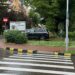 FOTO Trei autoturisme parcate pe strada Mărășești din Suceava au suferit avarii, după ce un copac a căzut peste acestea în timpul furtunii de astăzi