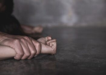 Închisoare cu suspendare pentru doi indivizi care și-au făcut mendrele cu un minor. Aceștia ar trebui să presteze muncă în folosul comunității la DGASPC Suceava sau în cadrul Primăriei Mitocu Dragomirnei