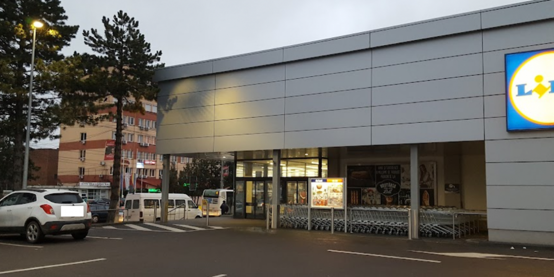 Un bărbat a încercat să fure o pereche de blugi din magazinul Lidl, din apropierea Complexului Comercial Bazar