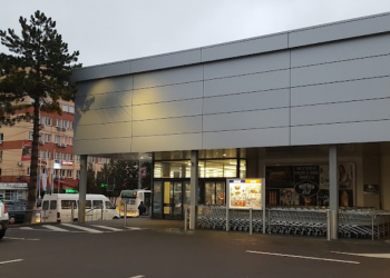 Un bărbat a încercat să fure o pereche de blugi din magazinul Lidl, din apropierea Complexului Comercial Bazar
