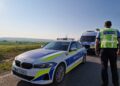 Polițiștii au dispus imobilizarea a trei vehicule de transport și suspendarea dreptului de utilizare pentru alte două vehicule, în urma unei acțiuni desfășurate pentru siguranța transportului rutier de persoane și mărfuri
