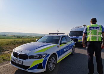 Polițiștii au dispus imobilizarea a trei vehicule de transport și suspendarea dreptului de utilizare pentru alte două vehicule, în urma unei acțiuni desfășurate pentru siguranța transportului rutier de persoane și mărfuri