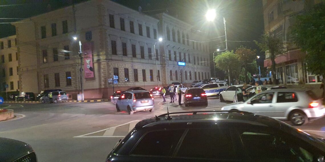 FOTO Zeci de șoferi au rămas pietoni, pe raza municipiului Suceava, în doar câteva ore. Polițiștii au aplicat peste 100 de amenzi