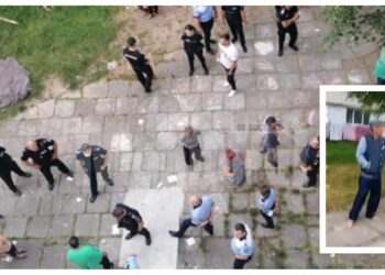 VIDEO O armată de polițiști a intervenit la Căminul Social din zona Grupului Școlar Suceava, după ce un bărbat a vânat un vecin cu cuțitul. Protagonistul este un scandalagiu cunoscut că o ia ”randeaua” după ce consumă băuturi alcoolice