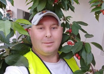 Suceveanul bănuit că ar fi criminalul minorei găsite în stare avansată de putrefacție într-un apartament din Berceni a scăpat basma curată după ce și-a terorizat iubita în trecut: ”Mi-a propus să mor în braţele lui. (…) M-a lovit cu pumnul în faţă, m-a prins de păr, m-a lovit cu capul de un scaun și apoi m-a strâns de gât”