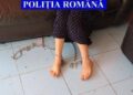 O tânără de 18 ani, legată cu un lanț de picior, a fost surprinsă pe o stradă din Constanța. Bunica acesteia a legat-o pentru a o ține în casă