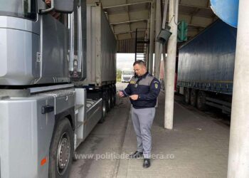 Permis de conducere fals, descoperit în PTF Siret, la intrarea în România