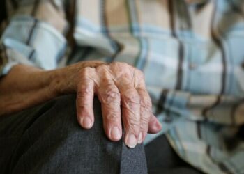 Un violator chitit pe bătrâne a fost condamnat definitiv la cinci ani de închisoare pentru ultima năzbâtie. Individul a batjocorit o femeie de 92 de ani în noaptea de Revelion