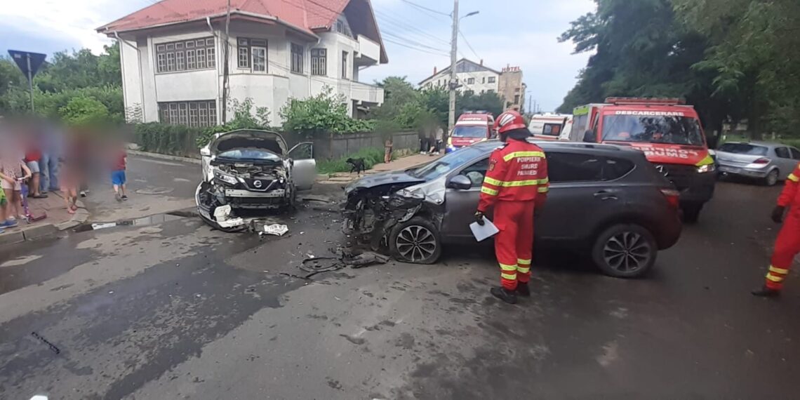 FOTO Accident rutier în zona Gării Burdujeni. Traficul rutier este blocat
