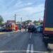 FOTO Accident rutier pe raza localității Cumpărătura, între un autoturism și două autotrenuri. Trei persoane au fost transportate la spital