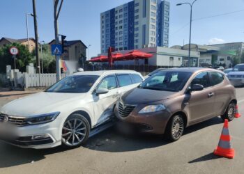 FOTO Accident rutier la intersecția din zona OMV – Metro. Două femei au fost transportate la spital