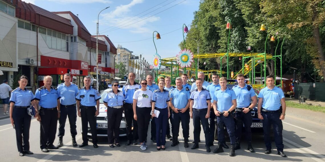 FOTO Acțiune de prevenire în sistem integrat, desfășurată de polițiști de Zilele Municipiului Rădăuți