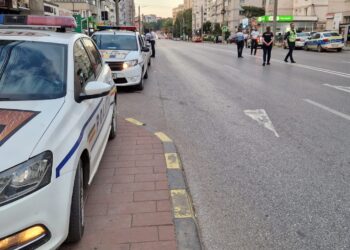 FOTO Polițiștii suceveni organizează acțiuni tip Blitz și filtre rutiere pe raza județului. Oamenii legii au verificat 265 de autovehicule, au reținut patru permise de conducere și au aplicat 14 amenzi, în doar o oră