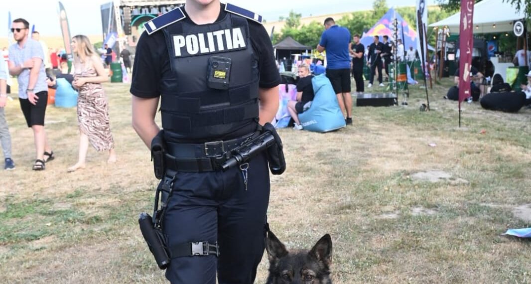 Polițiștii suceveni anunță că vor fi prezenți la Festivalul ”Deep in The Forest”, cu patru câini polițiști, pentru a se asigura că nu se consumă droguri