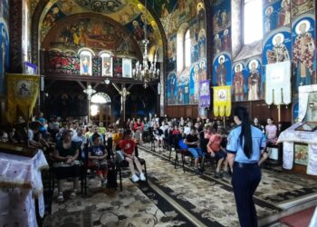 FOTO Polițiștii suceveni au instruit peste 300 de elevi și cadre didactice privind prevenirea pericolelor din mediul online