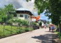 FOTO Incendiu izbucnit la o gospodărie din Paltinu. Un adolescent de 15 ani a suferit un atac de panică