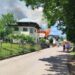 FOTO Incendiu izbucnit la o gospodărie din Paltinu. Un adolescent de 15 ani a suferit un atac de panică