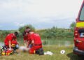 FOTO Un tânăr de 18 ani s-a înecat în râul Siret, pe raza localității Zvoriștea. Pompierii militari l-au găsit în apă, după ce l-au căutat cu două bărci pneumatice